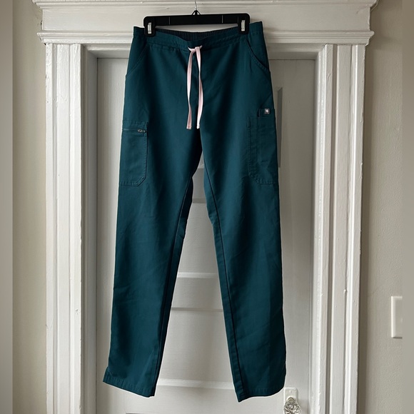 Figs Yola scrub pants size Small/ tall - Picture 1 of 4
